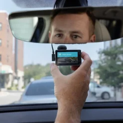 Garmin Dash Cam X210 Quad HD-bilkamera med skärm