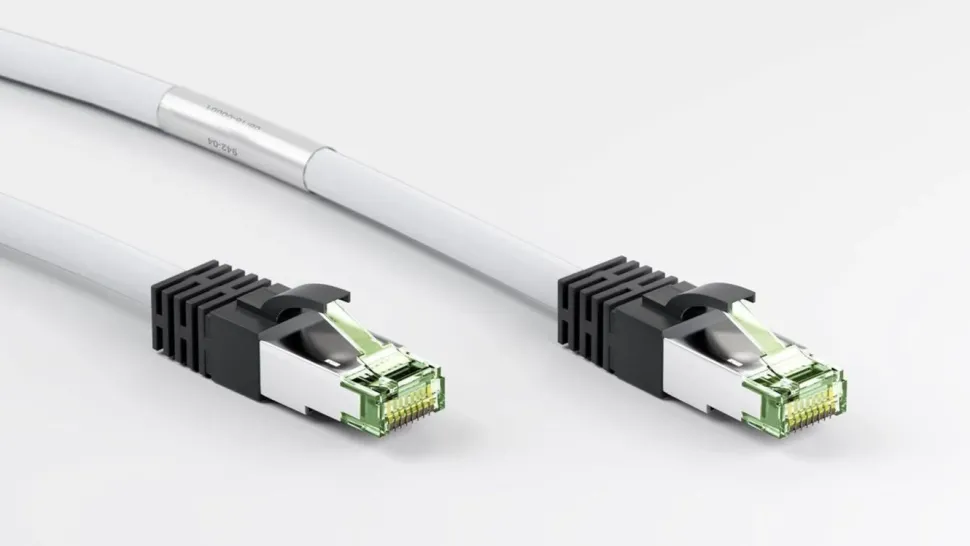 Halogenfri S/FTP-nätverkskabel Cat. 8.1 2 m