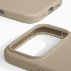 IDEAL OF SWEDEN Silicone MagSafe Case – mobilskal till iPhone 17 Pro Max Perfect Beige