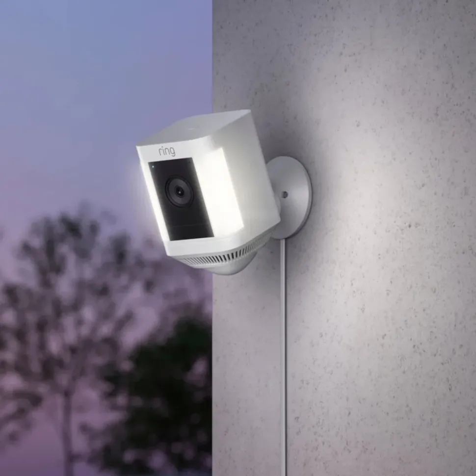 Ring Spotlight Cam Plus Plug-In Övervakningskamera Vit