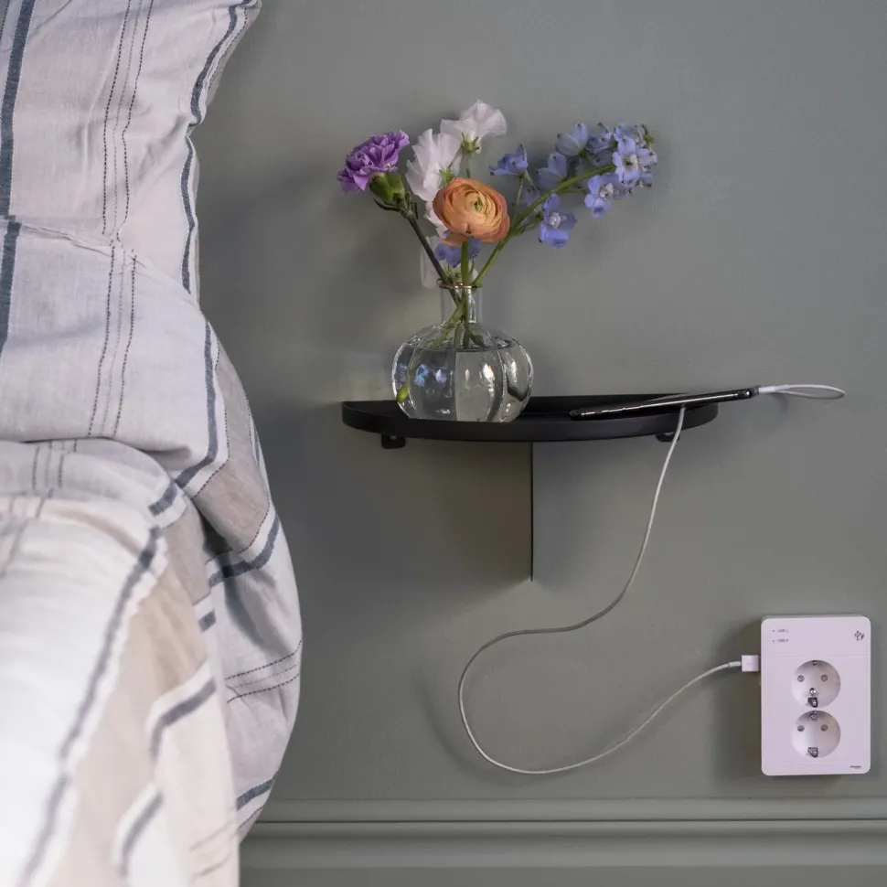 Schneider Electric Exxact Jordat vägguttag med USB-portar Vit